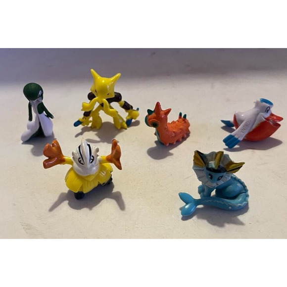 Pokemon Other - R/L W 2005-07 Allakazam Gardevoir Wurmple Pelipper Hariyama Vaporeon Pokemon 1"